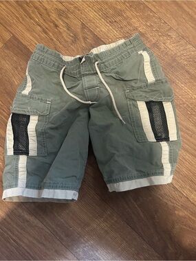 L.L. Bean kids Olive Green Cargo Shorts with Cream Trim size 5/6